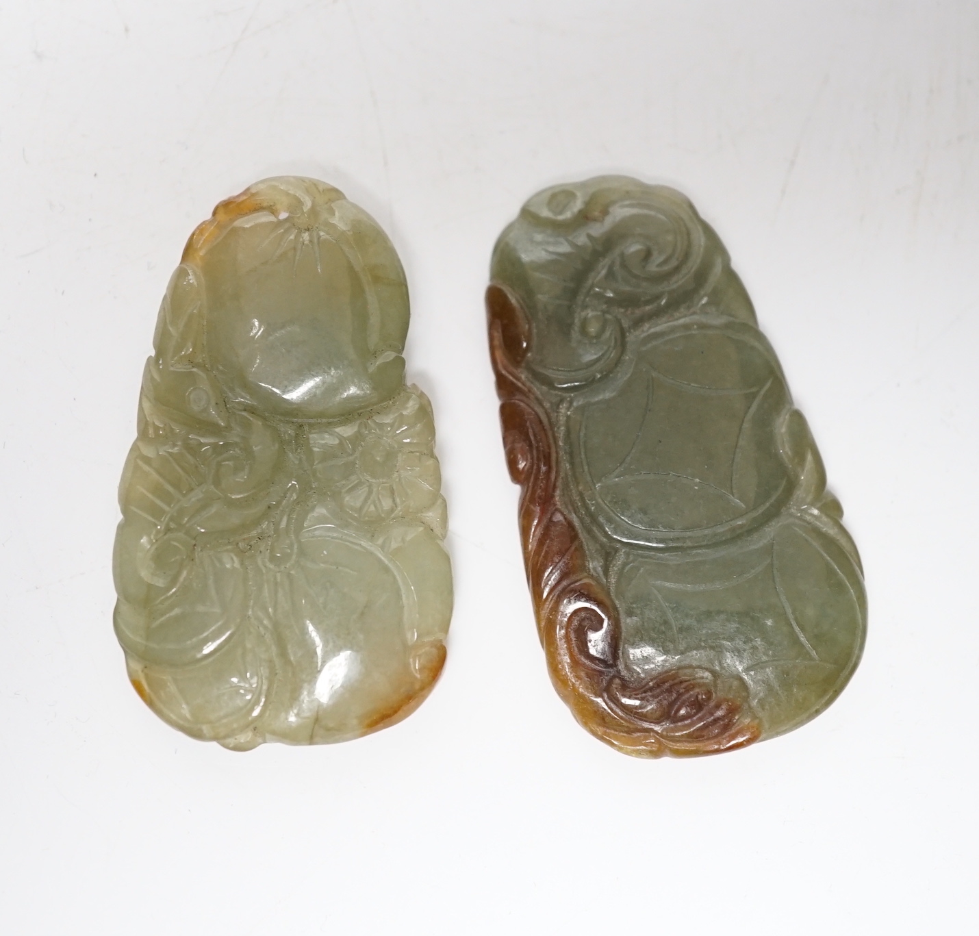 Two Chinese carved jade pendants, longest 5cm